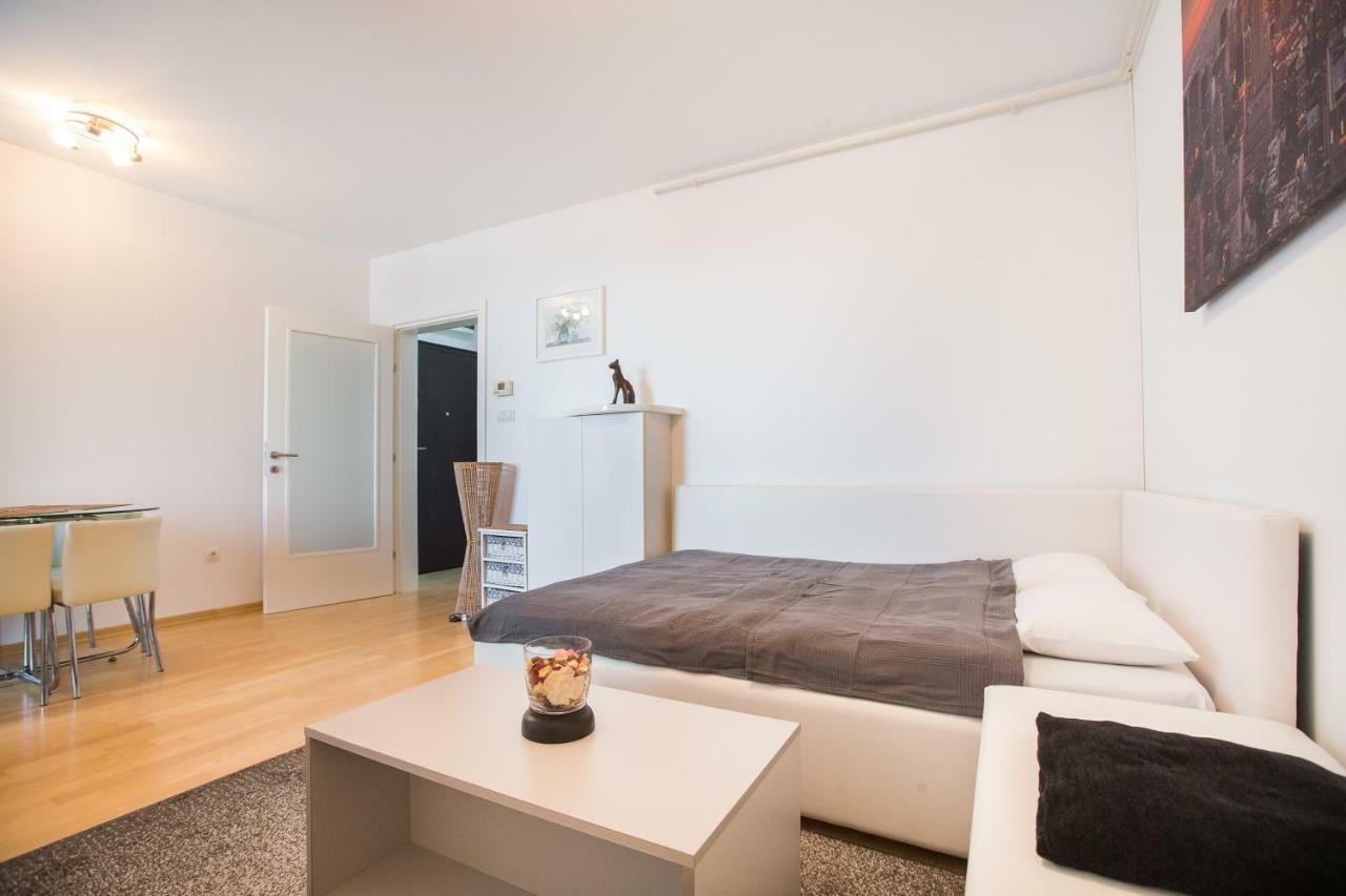 Cozy & Modern Studio With Balcony 萨格勒布 外观 照片