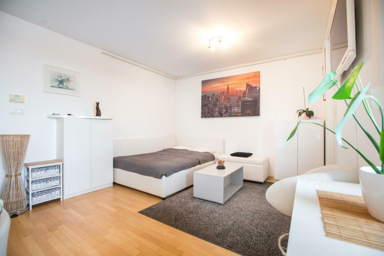 Cozy & Modern Studio With Balcony 萨格勒布 外观 照片